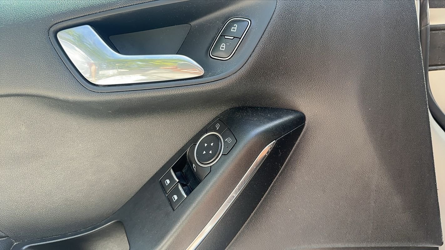 Ford Fiesta - Photo 22