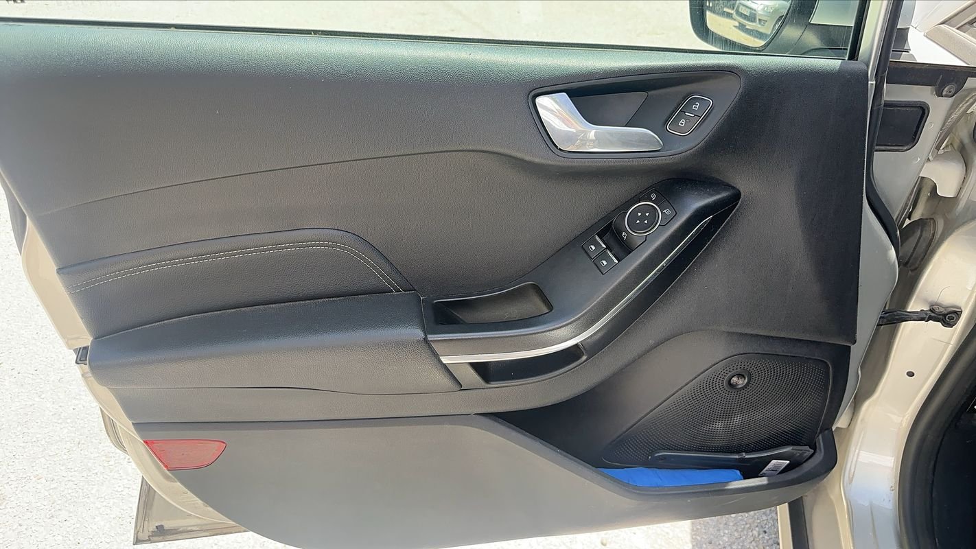 Ford Fiesta - Photo 7