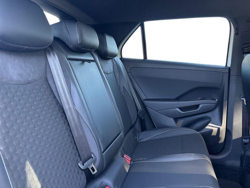 Volkswagen T-Roc - Photo 23