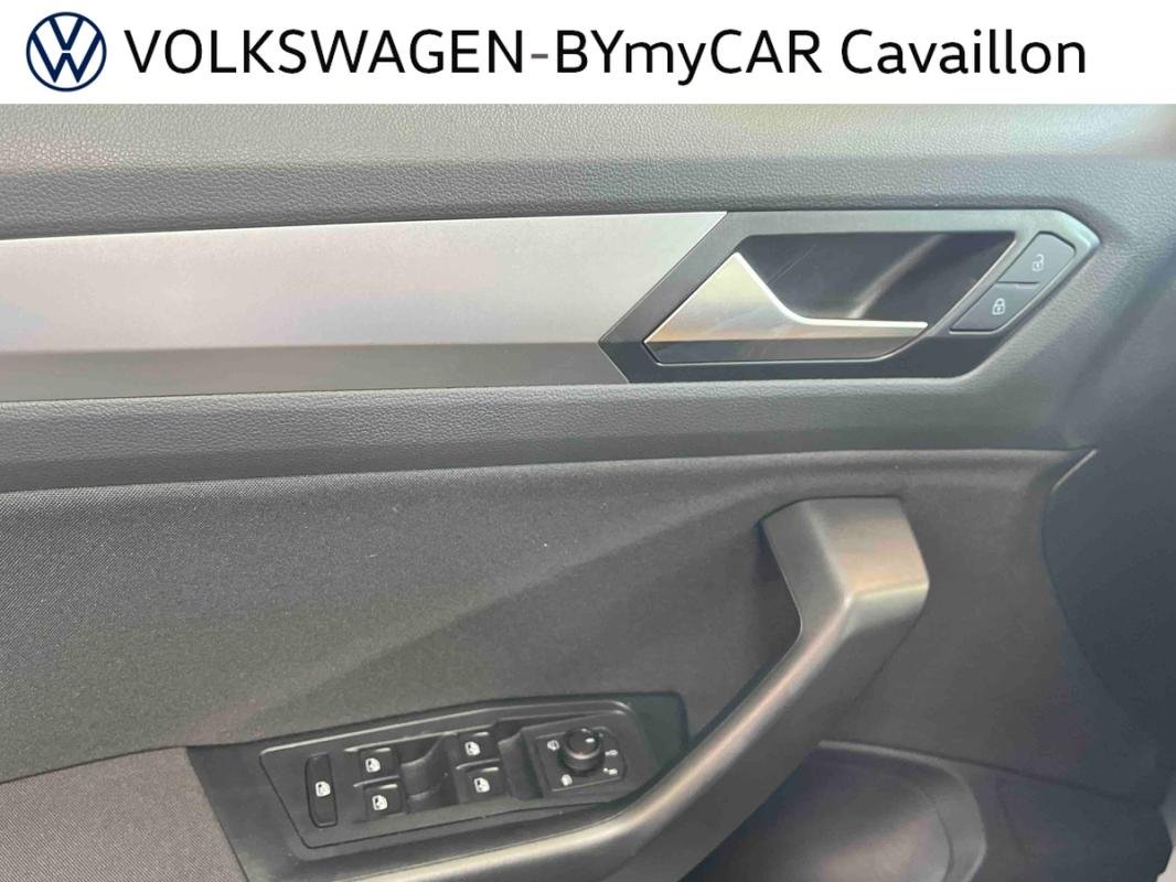 Volkswagen T-Roc - Photo 21