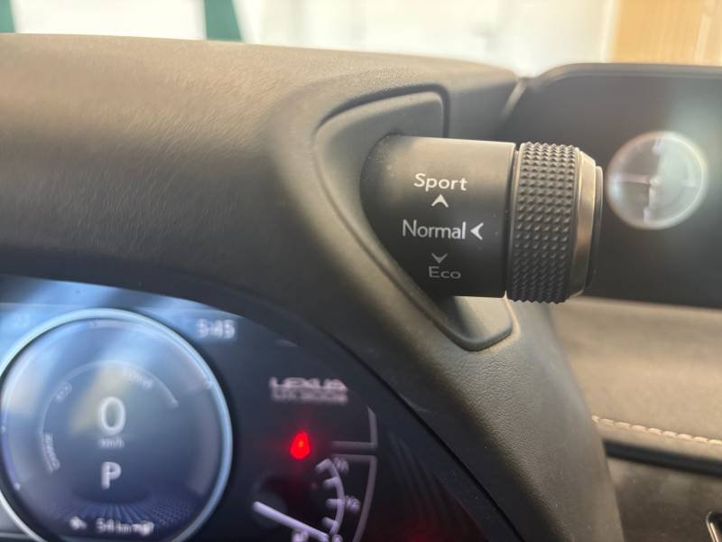 Lexus UX - Photo 38