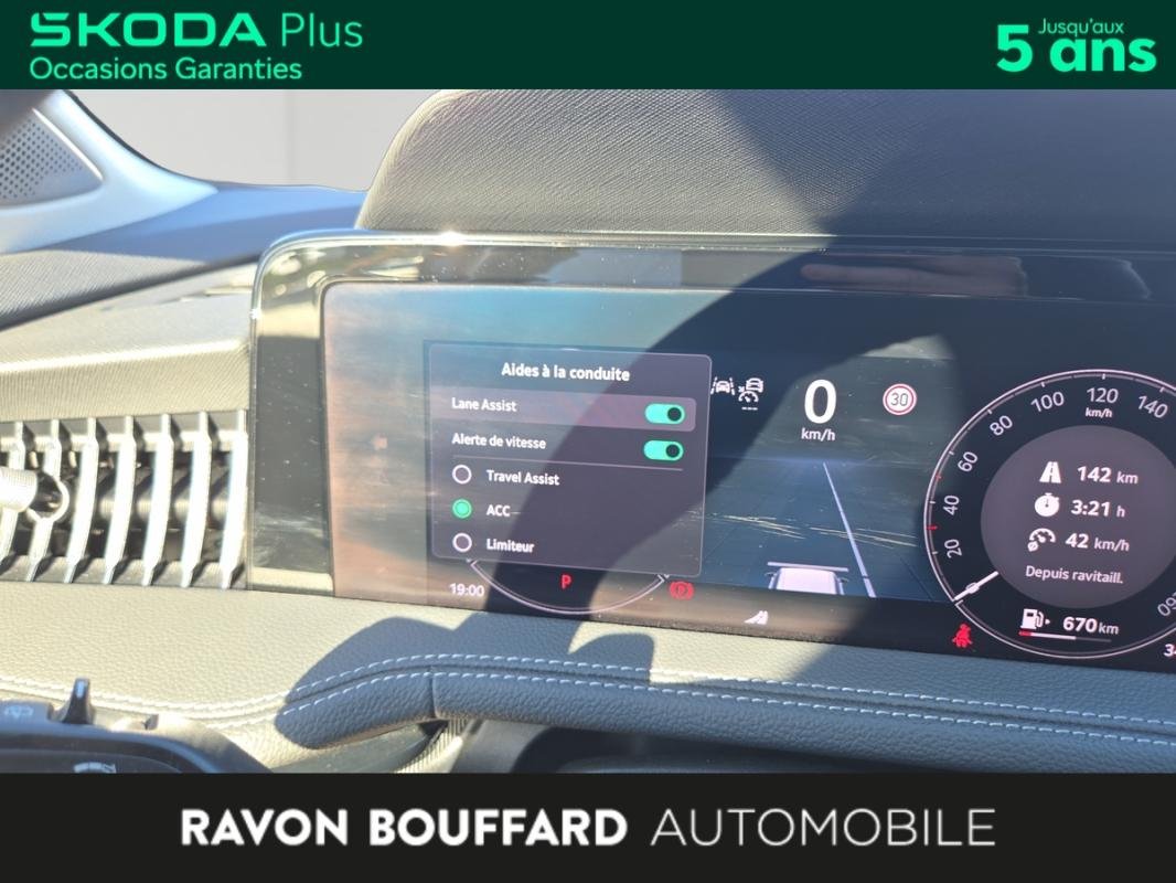 Skoda Superb Combi - Photo 20