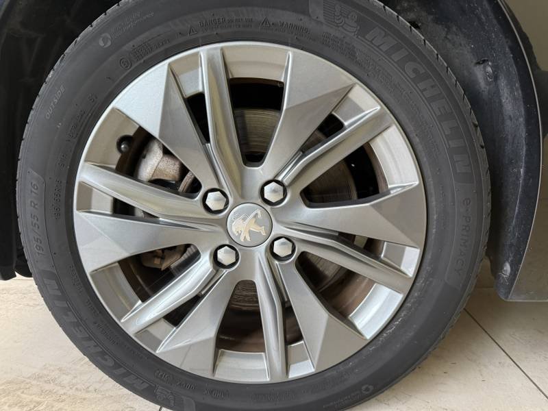 Peugeot 208 - Photo 12