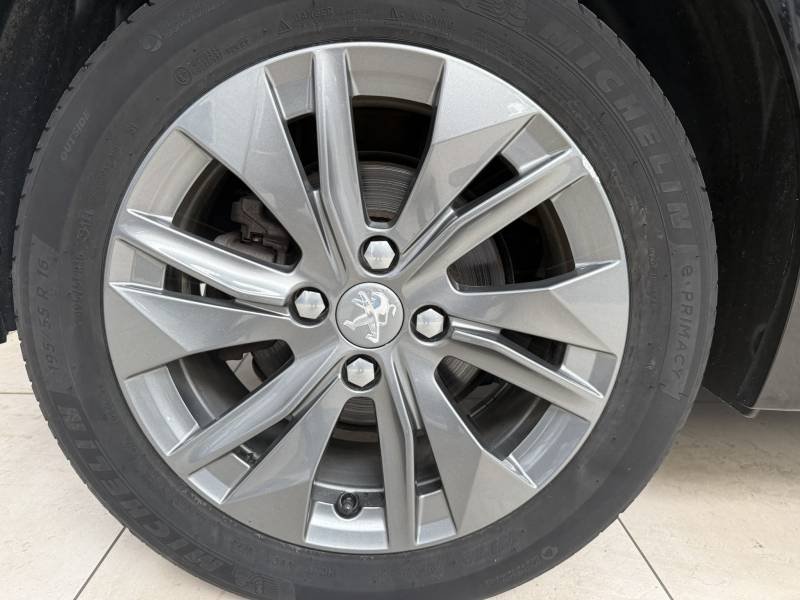Peugeot 208 - Photo 14