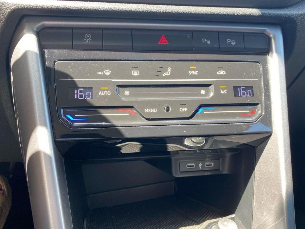 Volkswagen T-Roc - Photo 17