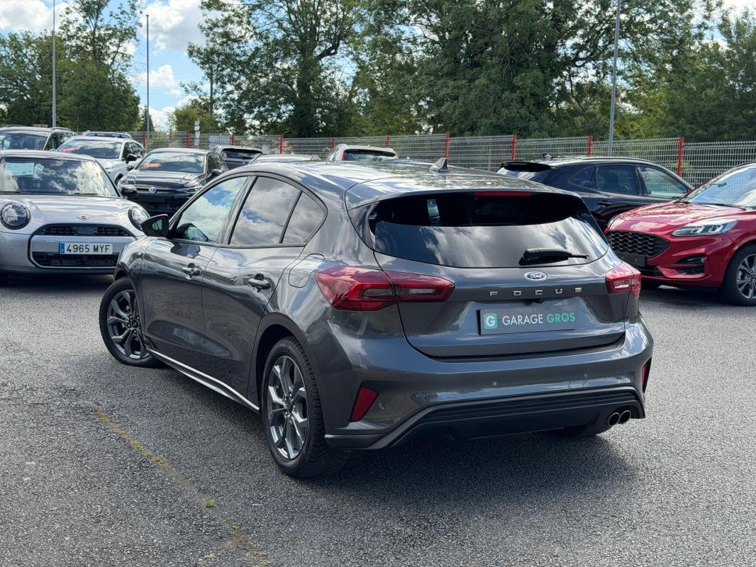 Ford Focus - Photo 2
