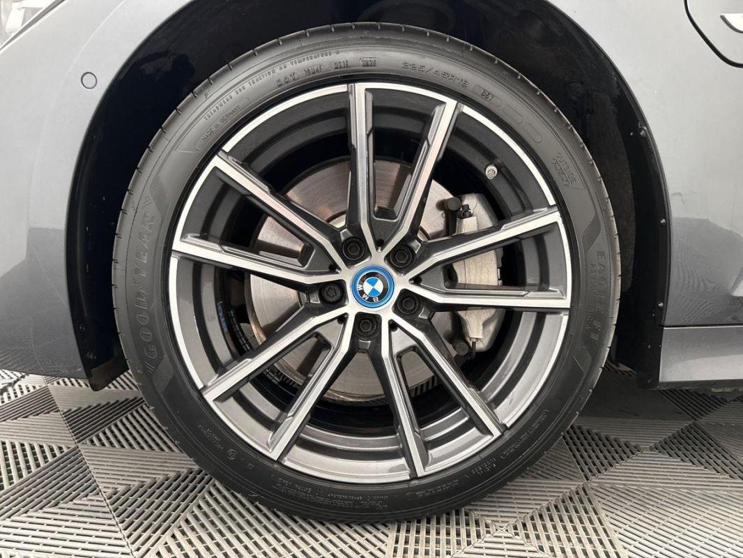 BMW Série 3 - Photo 29