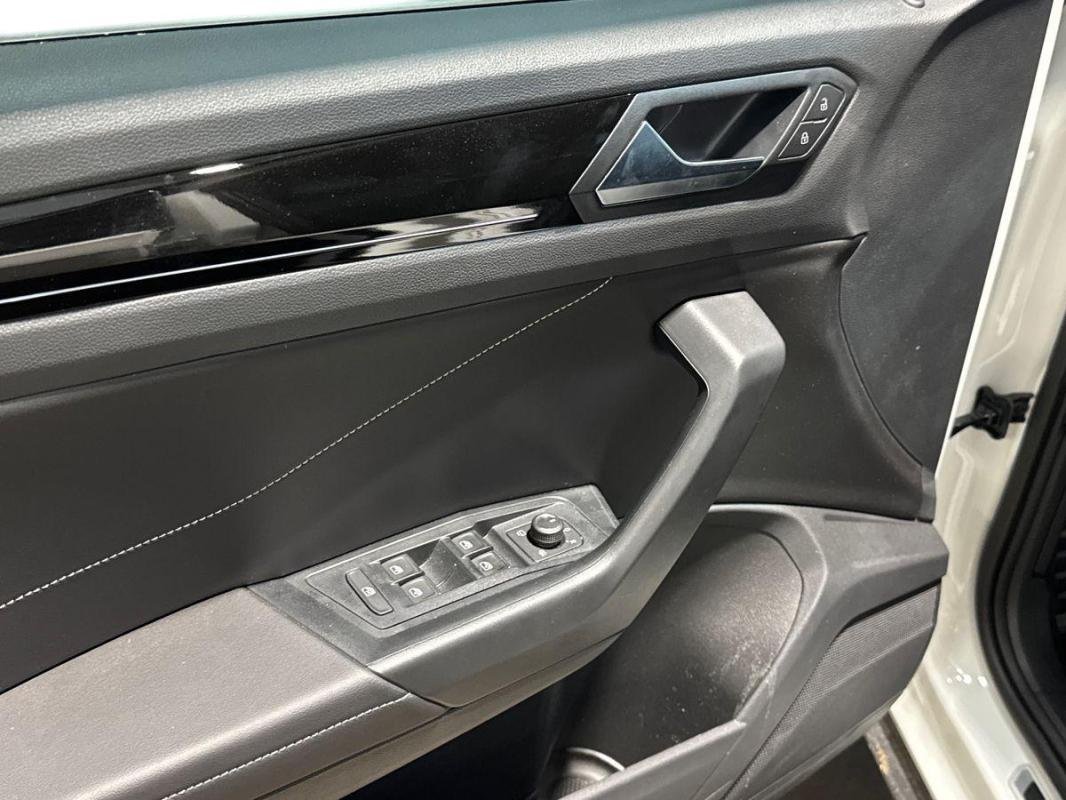 Volkswagen T-Roc - Photo 15