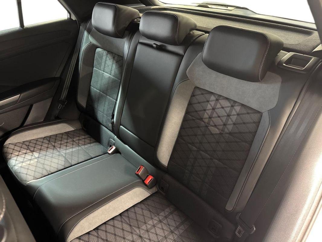 Volkswagen T-Roc - Photo 23