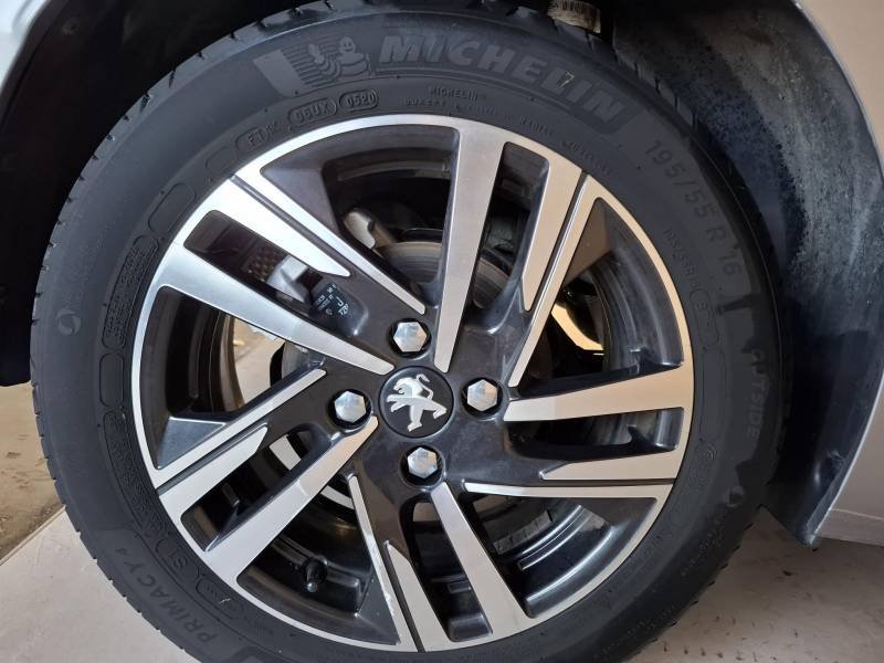 Peugeot 208 - Photo 10