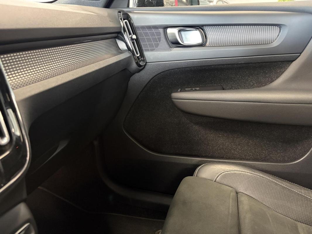 Volvo XC40 - Photo 35