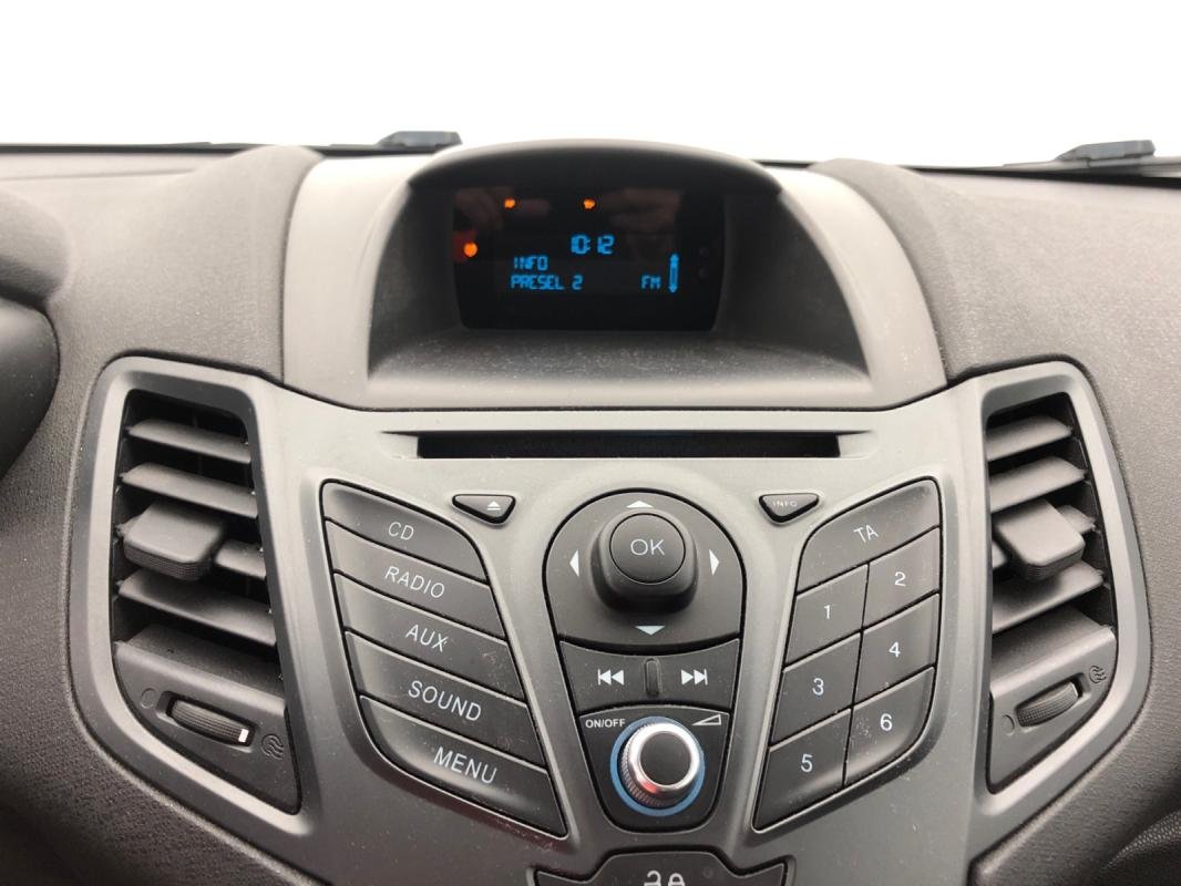 Ford Fiesta - Photo 13