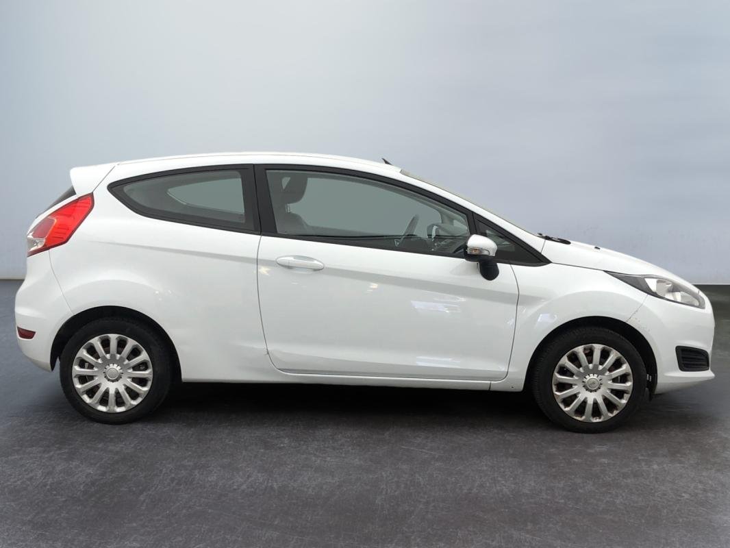 Ford Fiesta - Photo 6