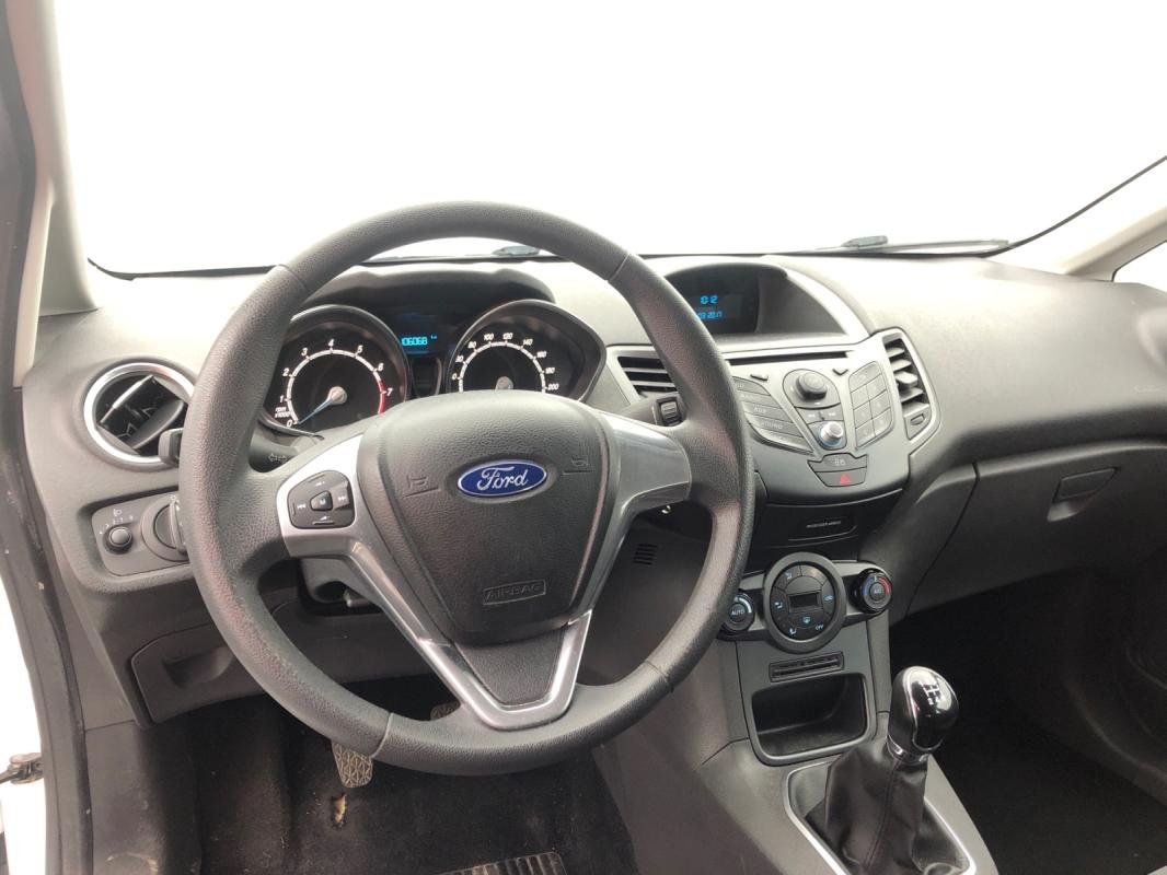 Ford Fiesta - Photo 10