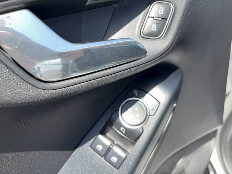 Ford Fiesta - Photo 23