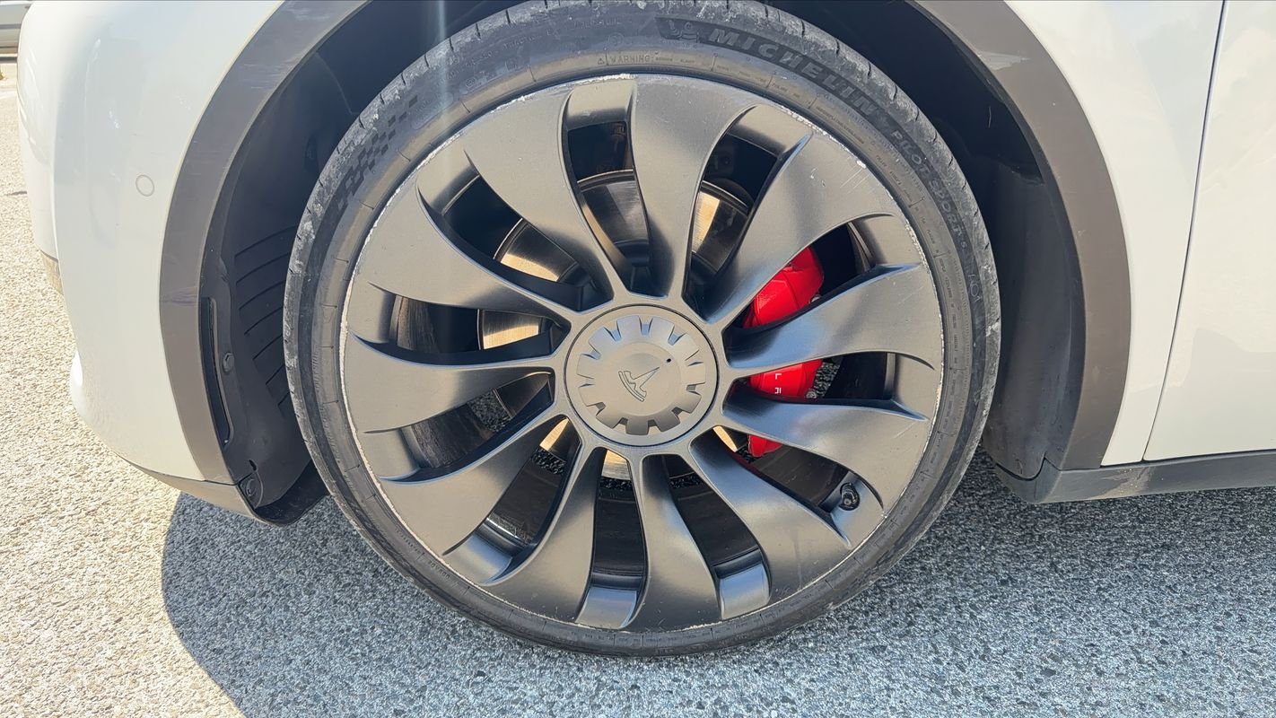 Tesla Model Y - Photo 18