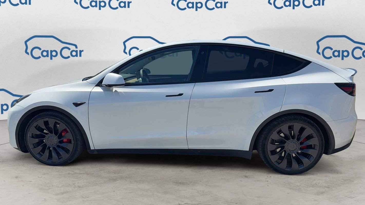 Tesla Model Y - Photo 2