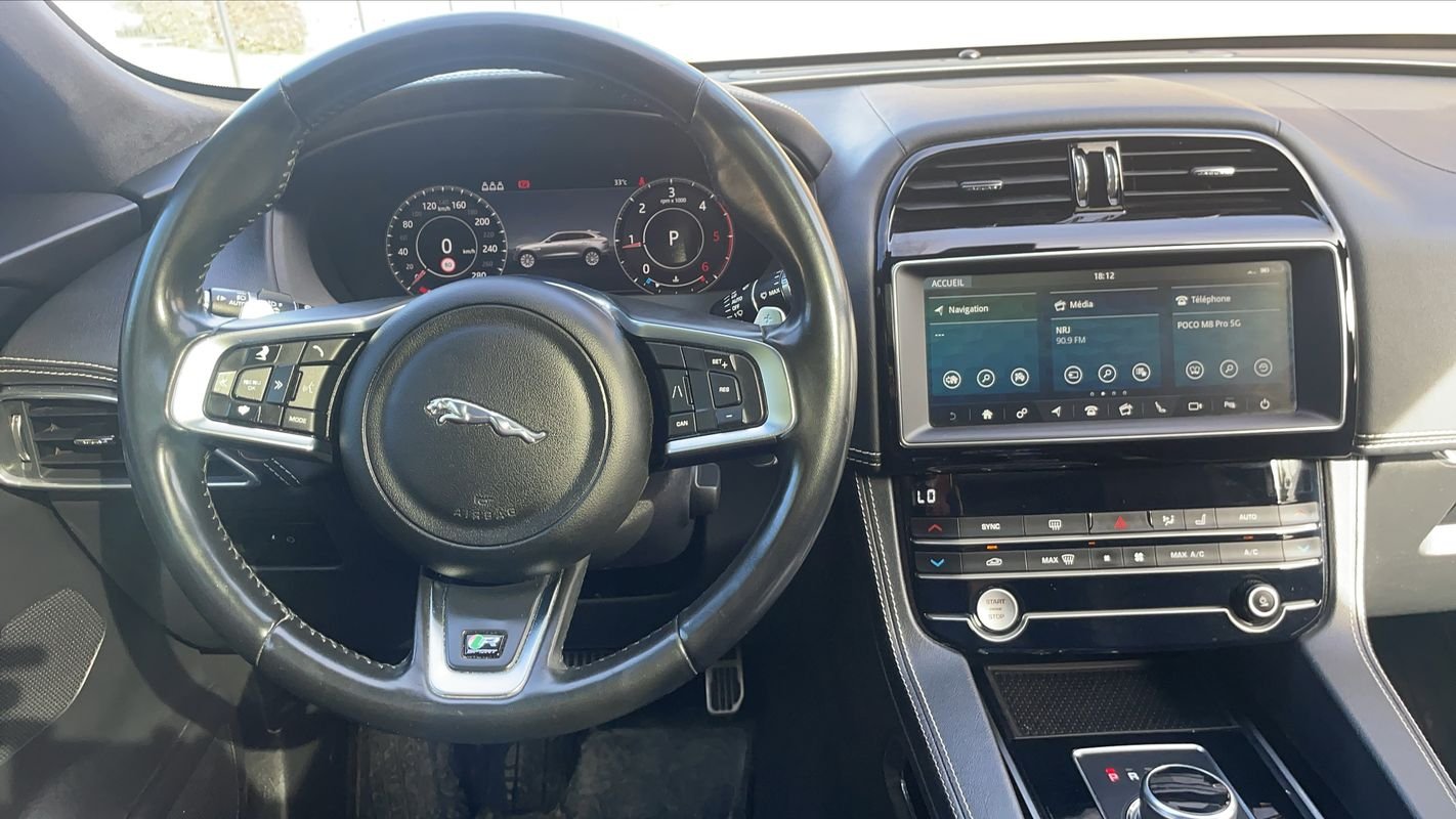 Jaguar F-Pace - Photo 11