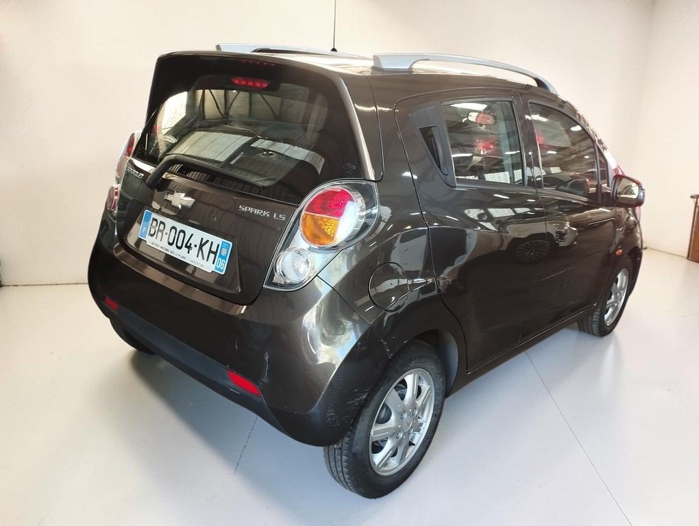 Chevrolet Spark - Photo 2
