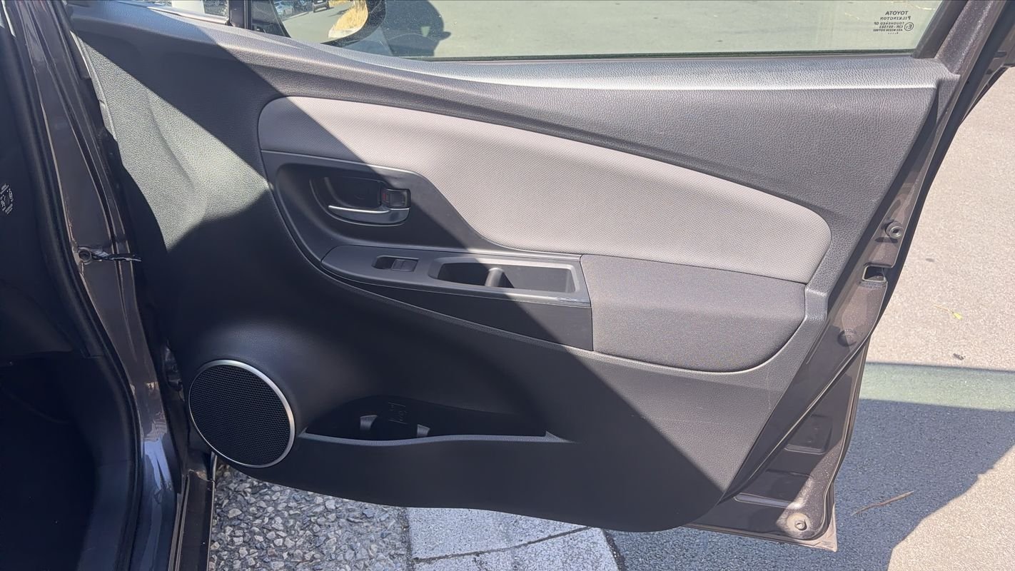 Toyota Yaris - Photo 22