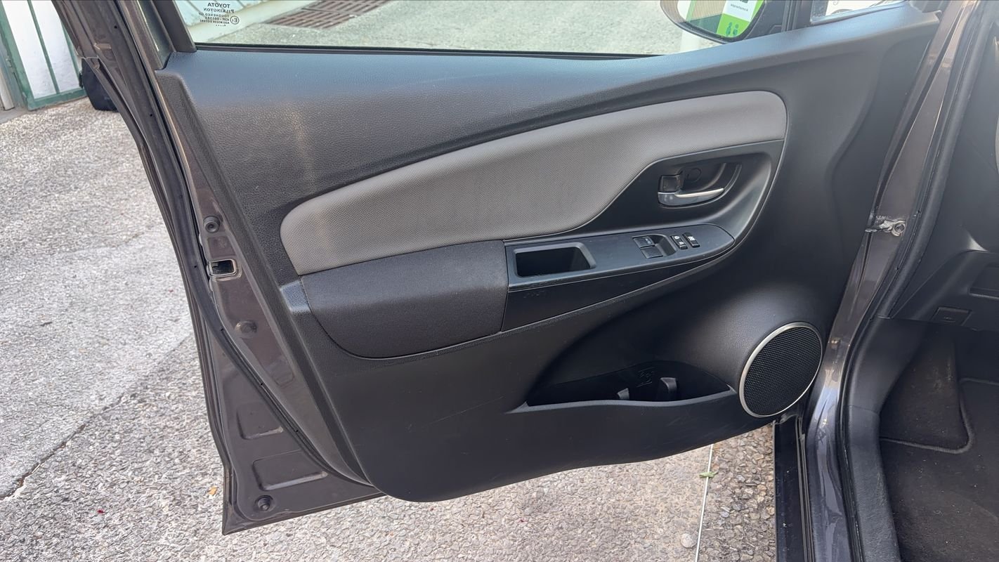 Toyota Yaris - Photo 7