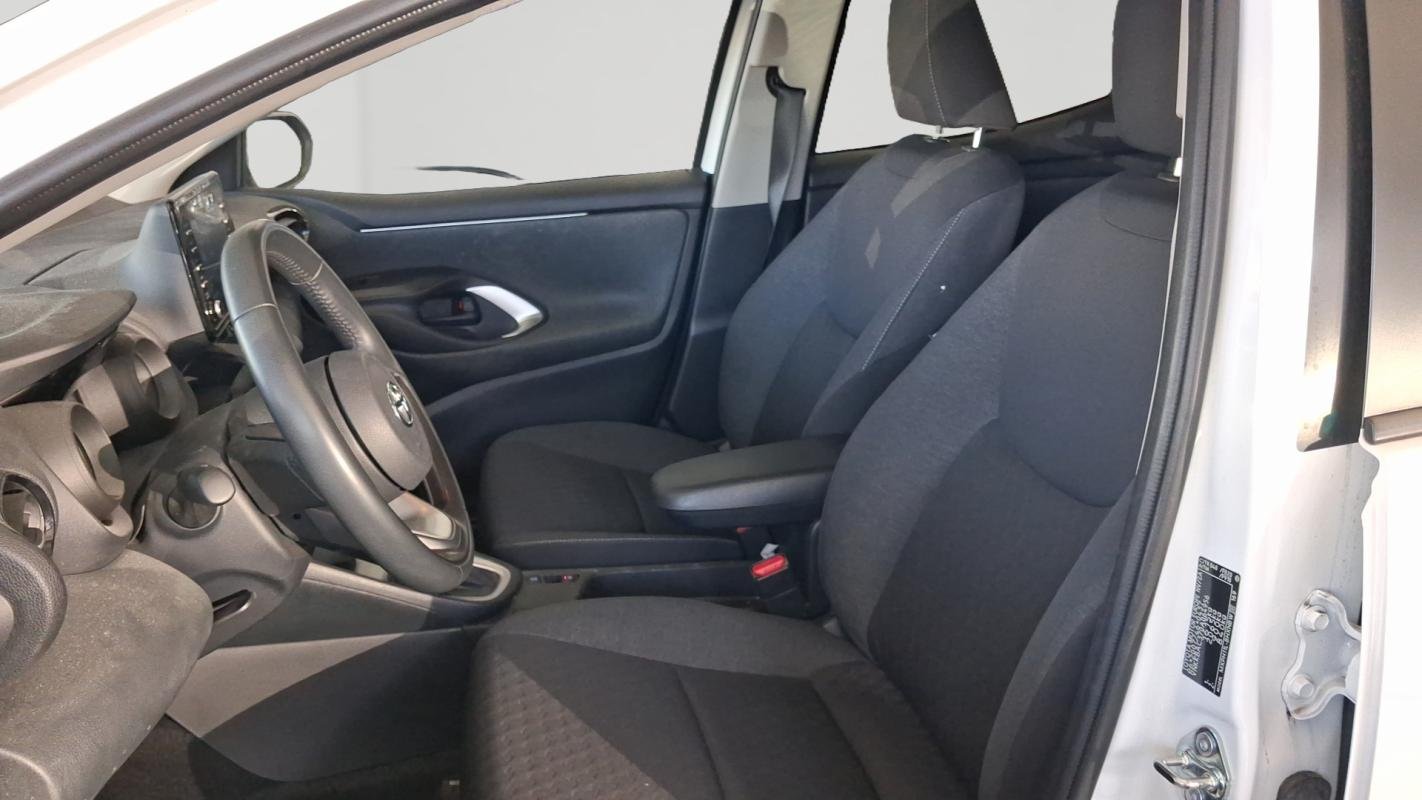 Toyota Yaris - Photo 11
