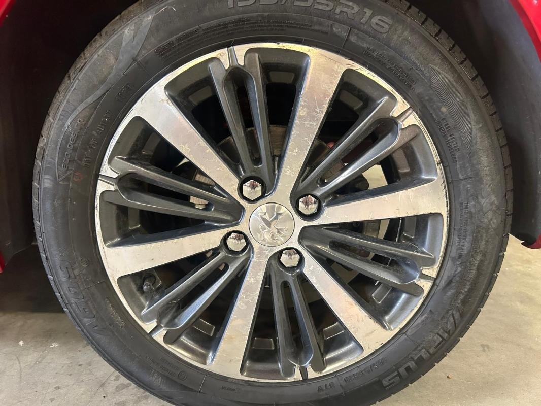 Peugeot 208 - Photo 22