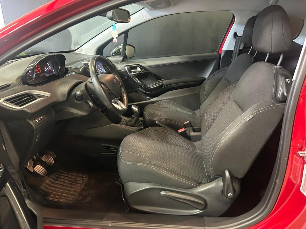 Peugeot 208 - Photo 8