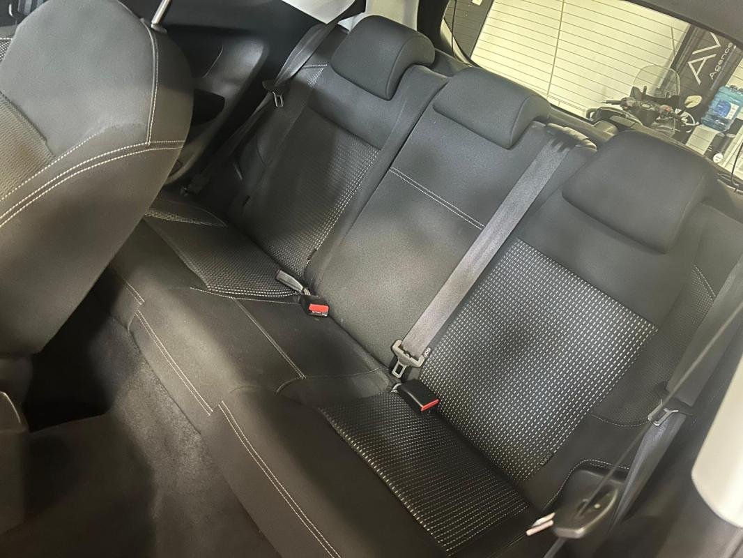 Peugeot 208 - Photo 9