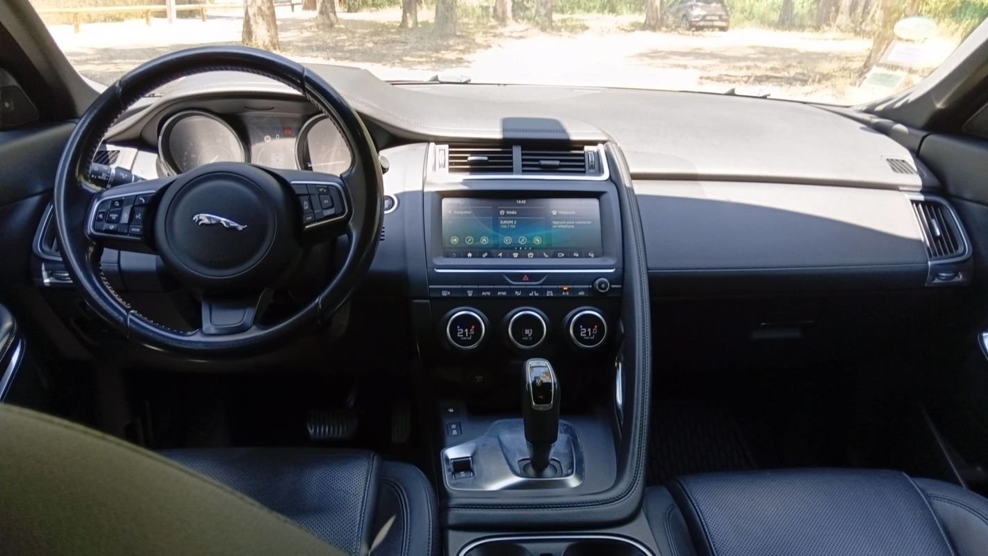 Jaguar E-PACE - Photo 11