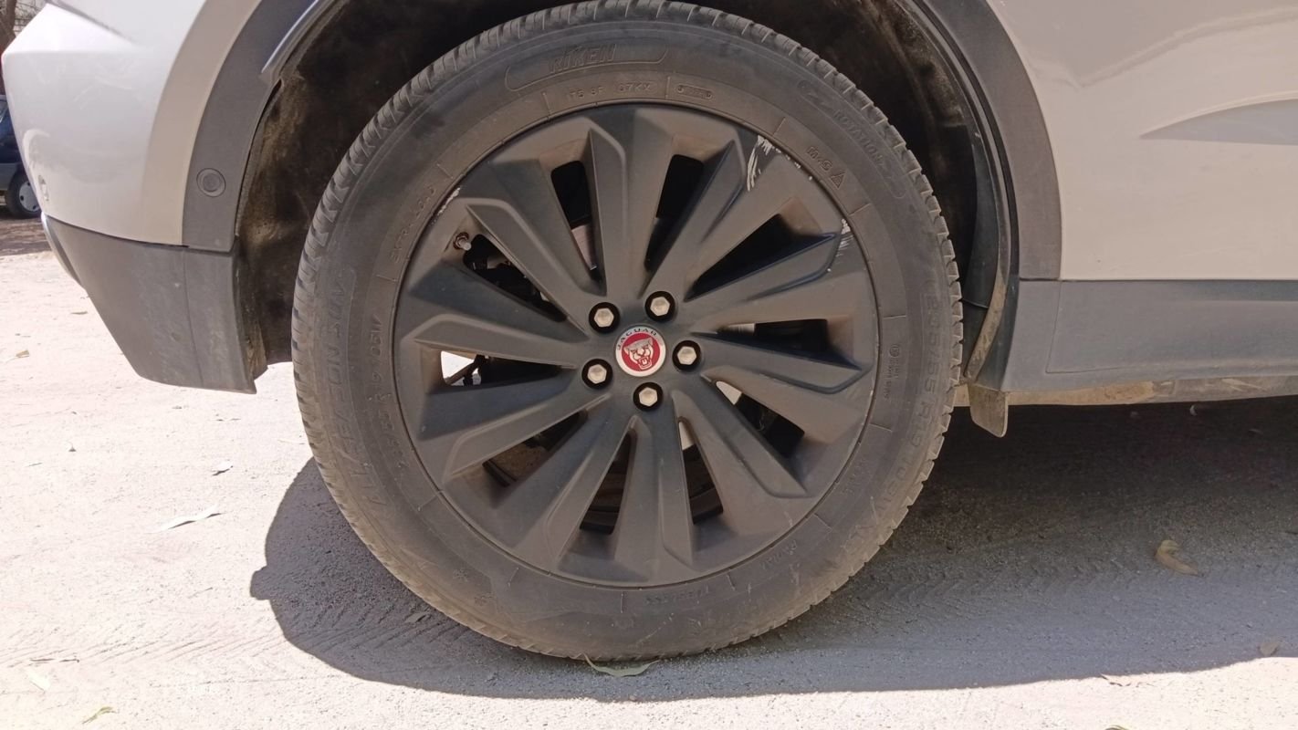 Jaguar E-PACE - Photo 16