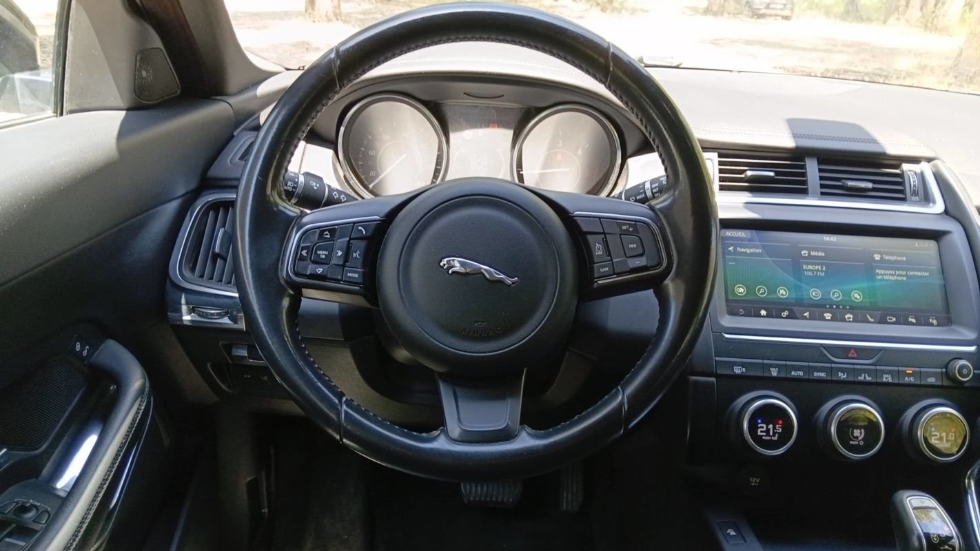 Jaguar E-PACE - Photo 23