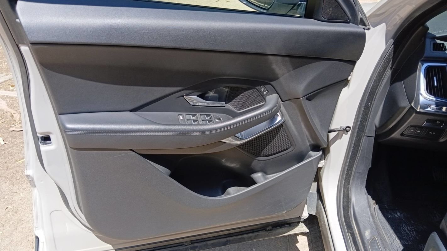 Jaguar E-PACE - Photo 7