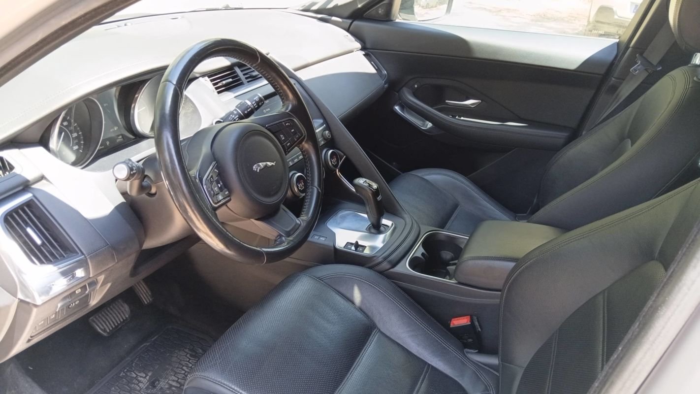 Jaguar E-PACE - Photo 8