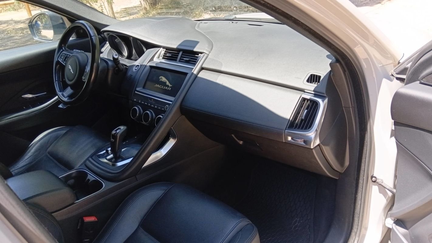Jaguar E-PACE - Photo 10