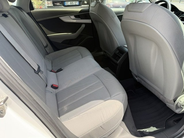 Audi A4 - Photo 17