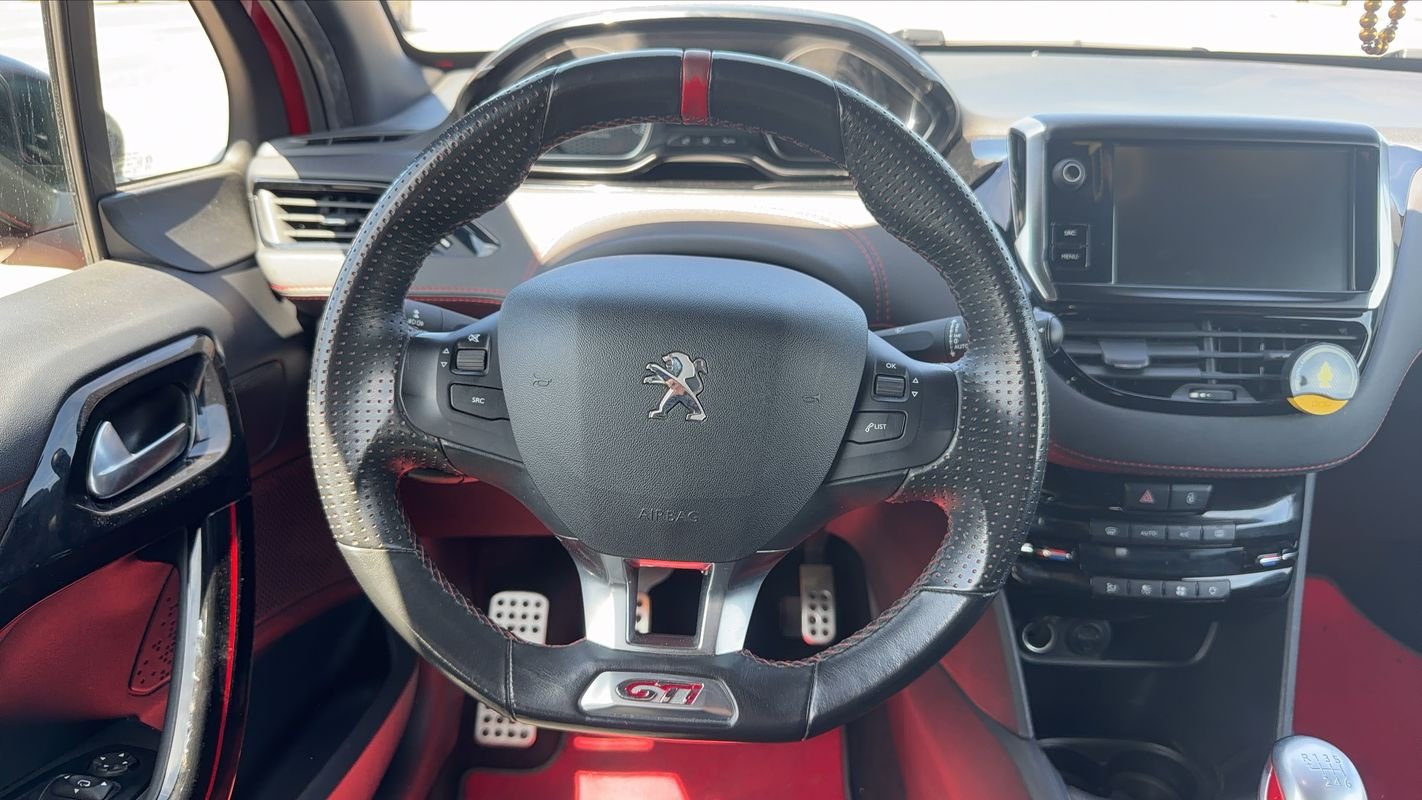 Peugeot 208 - Photo 22