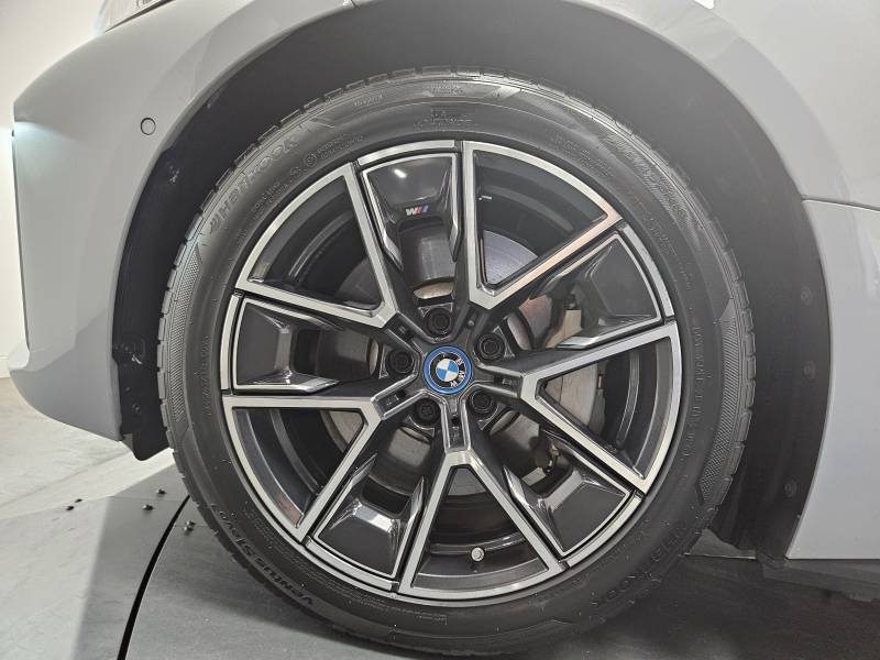 BMW i4 - Photo 15