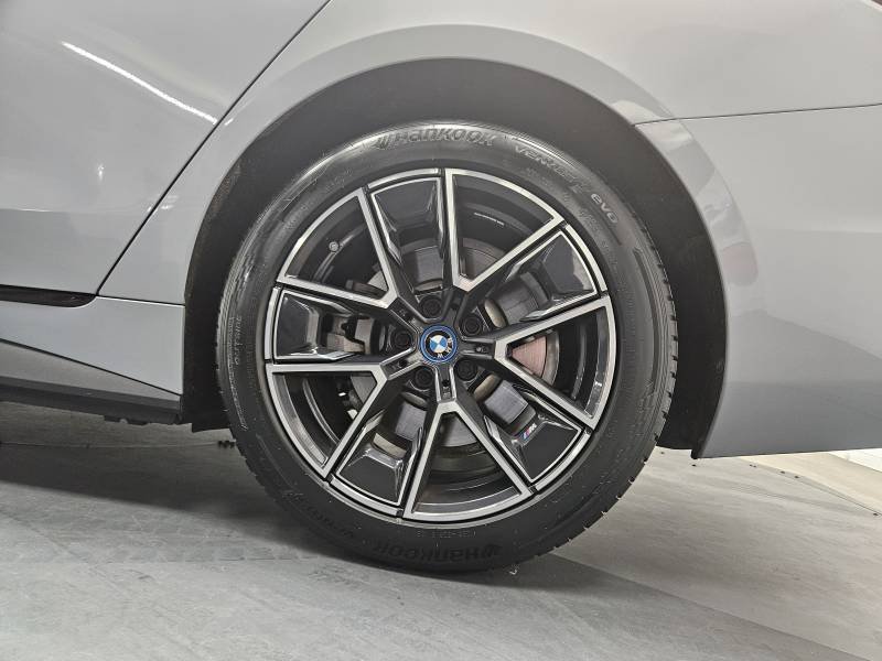 BMW i4 - Photo 16