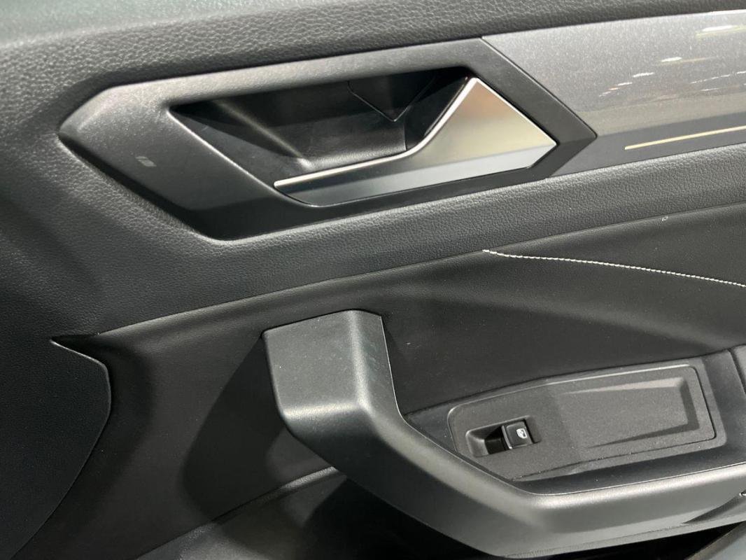 Volkswagen T-Roc - Photo 15