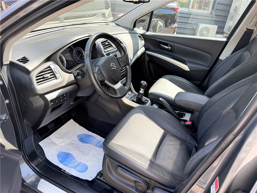 Suzuki s-cross - Photo 10