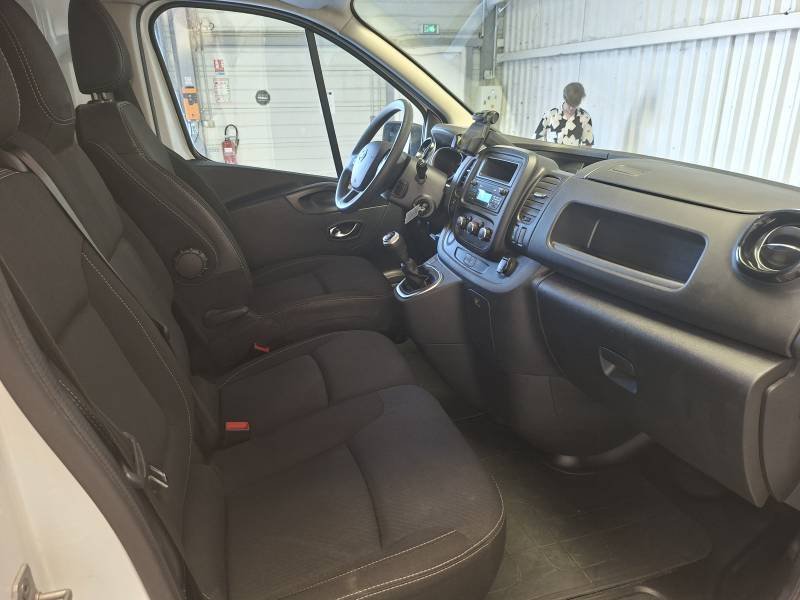 Nissan NV300 - Photo 13