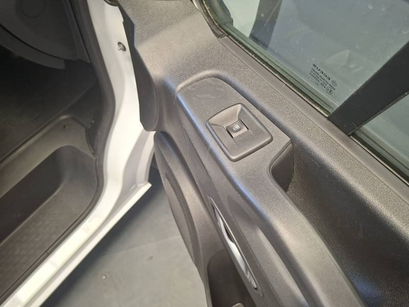 Nissan NV300 - Photo 15