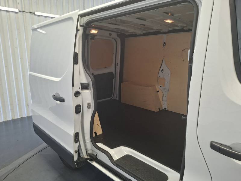 Nissan NV300 - Photo 18