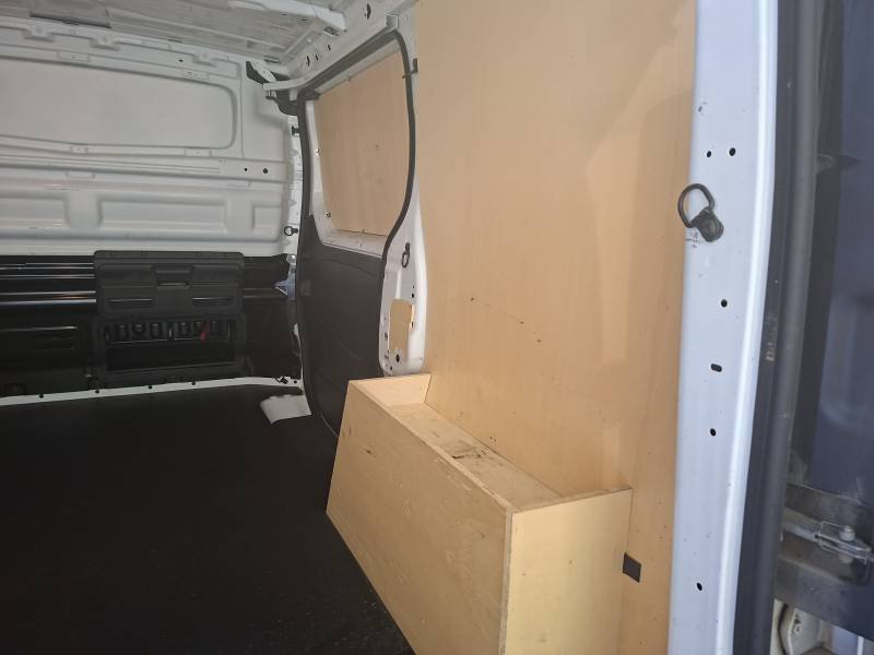 Nissan NV300 - Photo 19