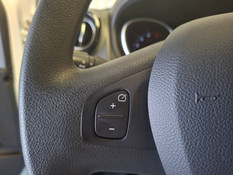 Nissan NV300 - Photo 26
