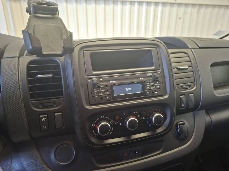 Nissan NV300 - Photo 33