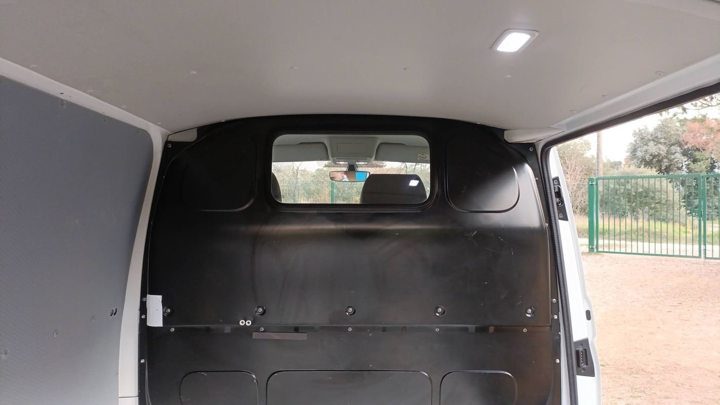 Volkswagen Transporter - Photo 26