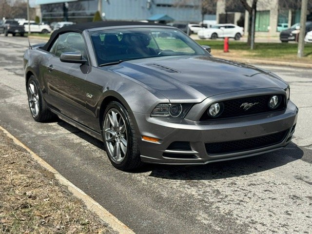 Ford Mustang Convertible - Photo 14