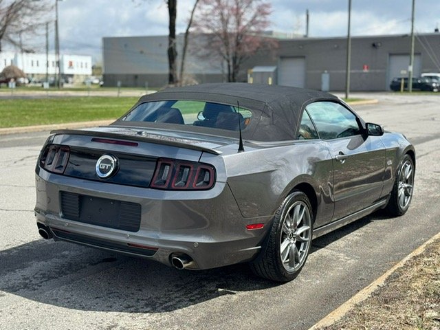 Ford Mustang Convertible - Photo 15